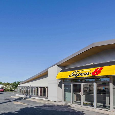 Super 8 By Wyndham Kirkland Lake Екстериор снимка